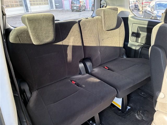 TOYOTA VOXY 4WD 2012