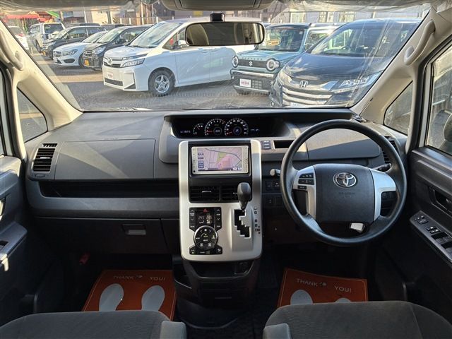 TOYOTA VOXY 4WD 2012