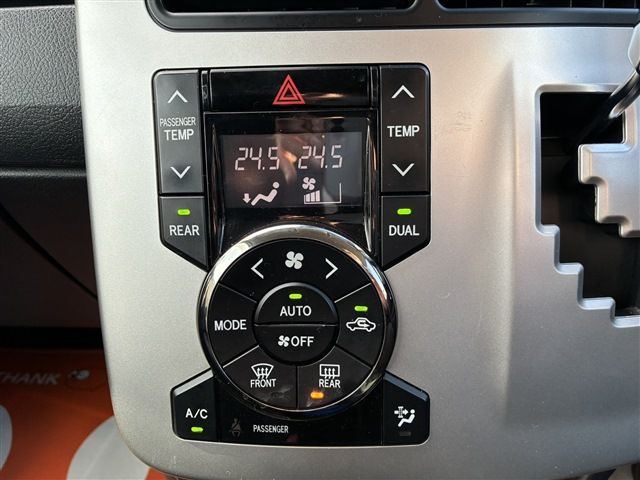 TOYOTA VOXY 4WD 2012