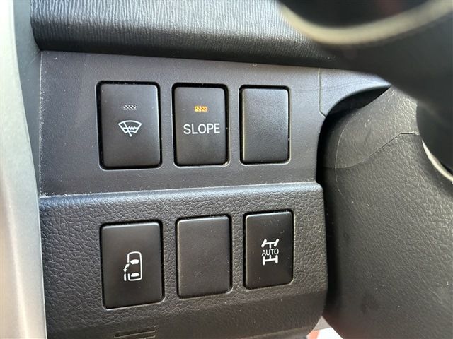 TOYOTA VOXY 4WD 2012