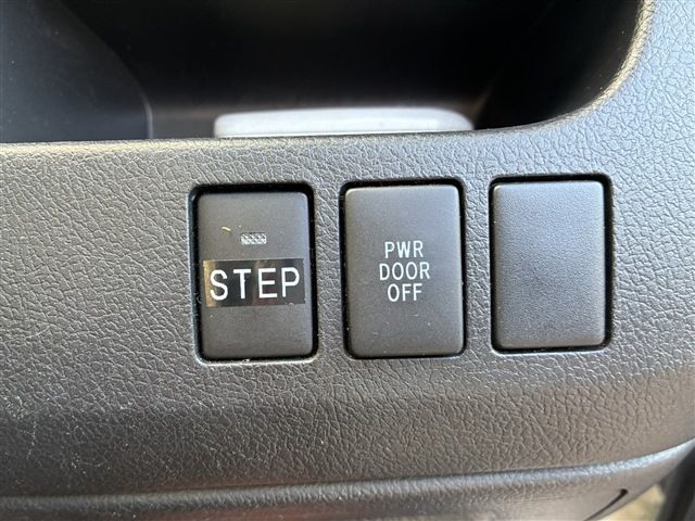 TOYOTA VOXY 4WD 2012