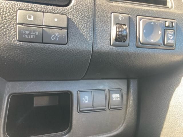 NISSAN SERENA  WG 2010