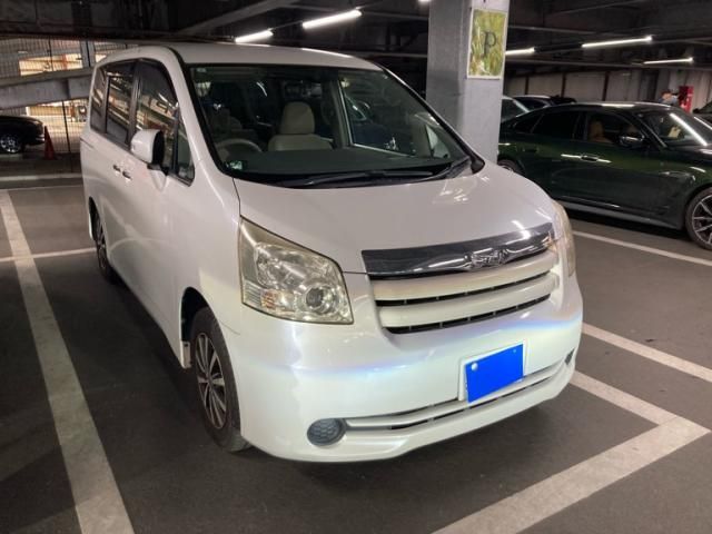 TOYOTA NOAH 2009