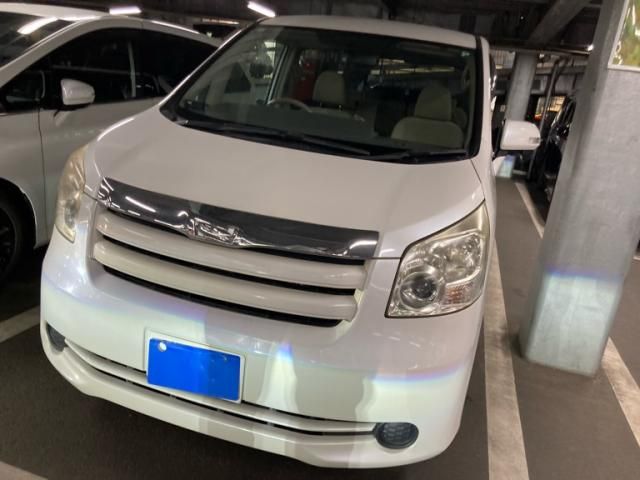 TOYOTA NOAH 2009