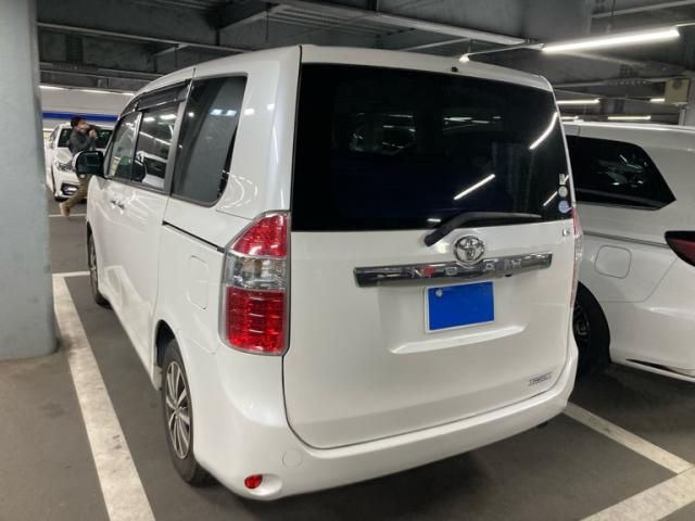 TOYOTA NOAH 2009
