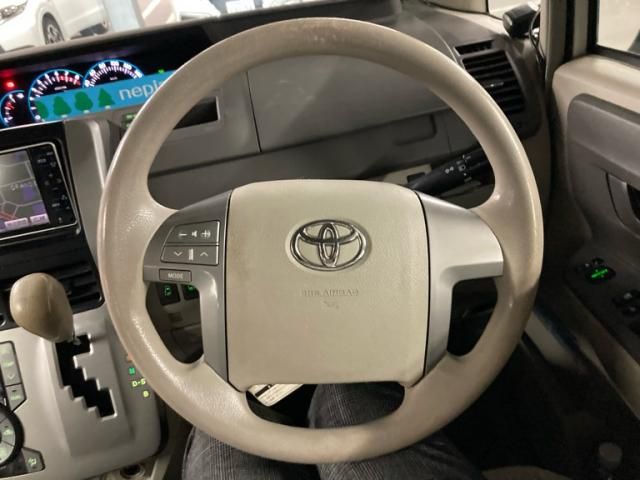 TOYOTA NOAH 2009