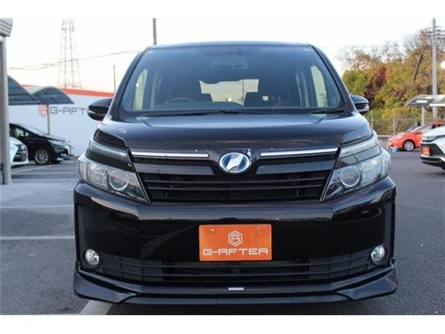 TOYOTA VOXY HYBRID 2014