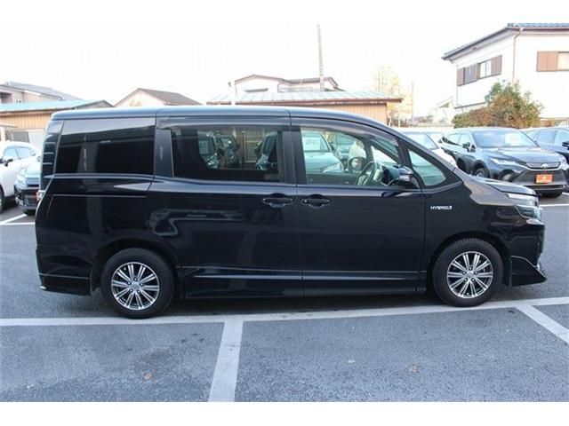 TOYOTA VOXY HYBRID 2014