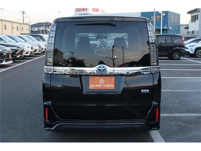 TOYOTA VOXY HYBRID 2014