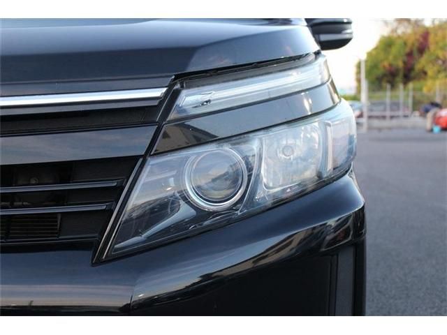 TOYOTA VOXY HYBRID 2014