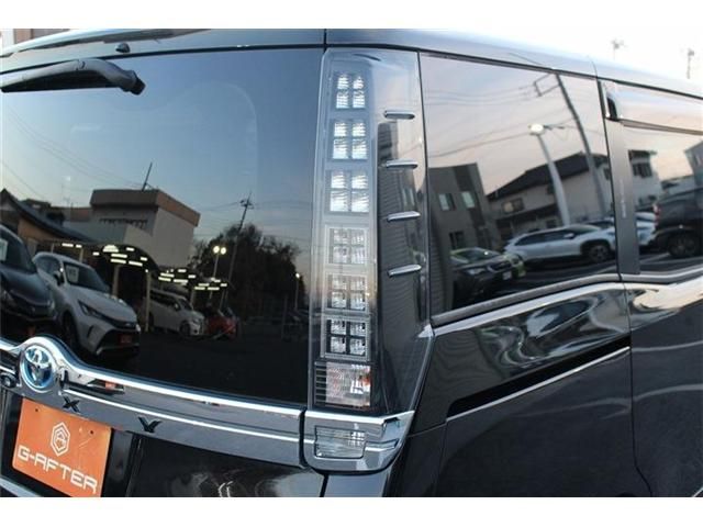 TOYOTA VOXY HYBRID 2014