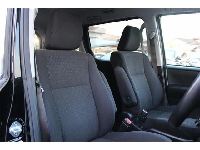 TOYOTA VOXY HYBRID 2014