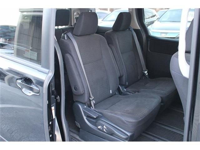 TOYOTA VOXY HYBRID 2014