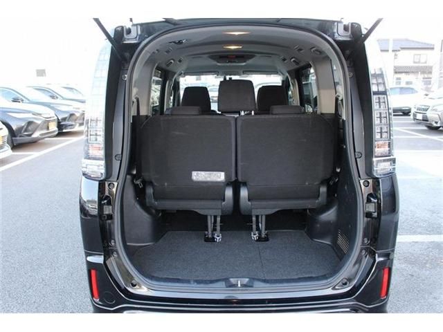 TOYOTA VOXY HYBRID 2014