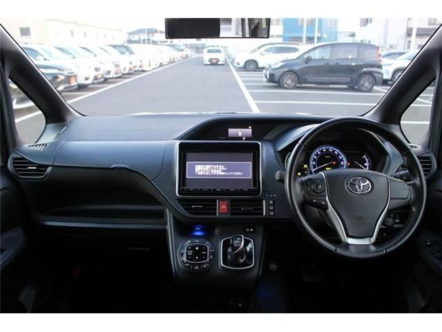 TOYOTA VOXY HYBRID 2014