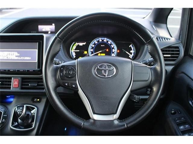 TOYOTA VOXY HYBRID 2014