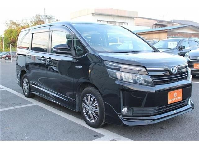 TOYOTA VOXY HYBRID 2014