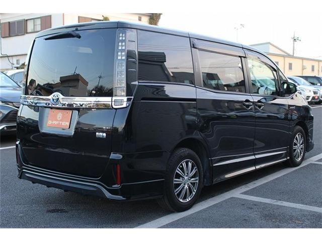 TOYOTA VOXY HYBRID 2014