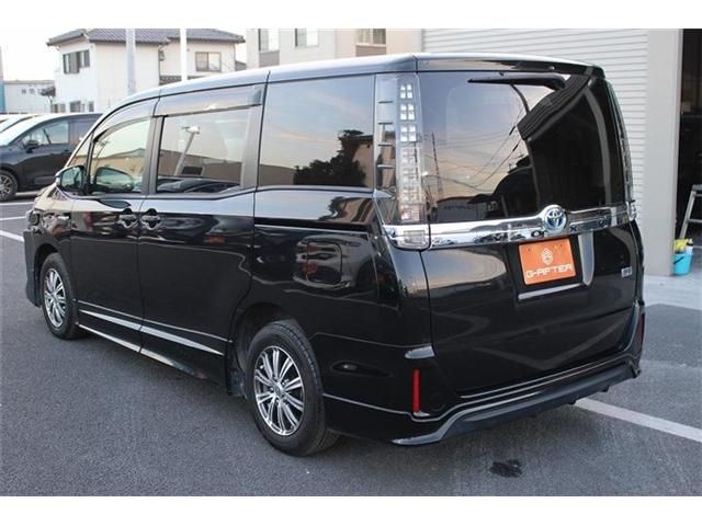 TOYOTA VOXY HYBRID 2014