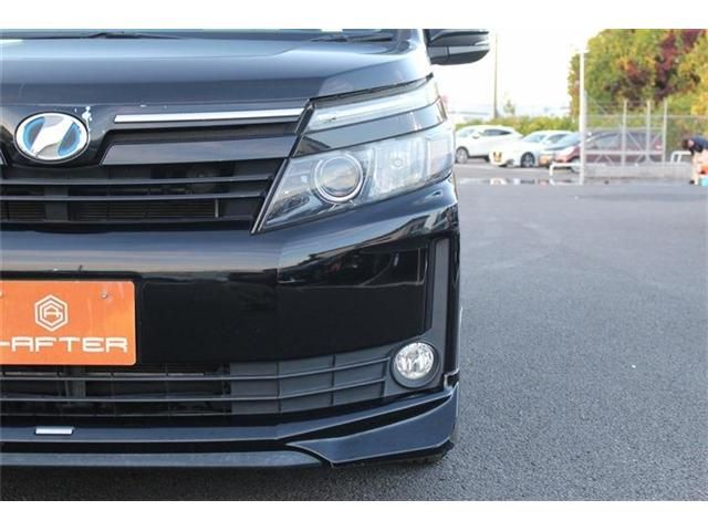 TOYOTA VOXY HYBRID 2014