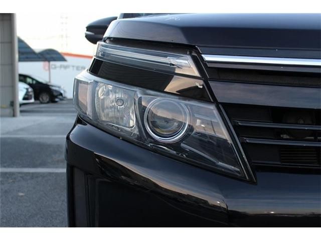 TOYOTA VOXY HYBRID 2014