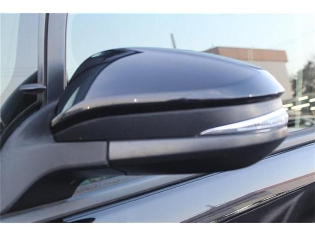 TOYOTA VOXY HYBRID 2014