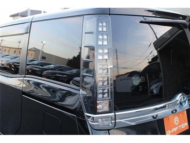 TOYOTA VOXY HYBRID 2014