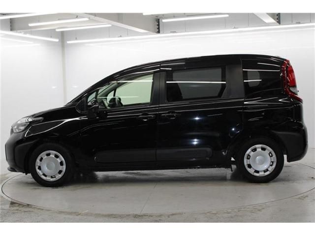 TOYOTA SIENTA HYBRID 2022