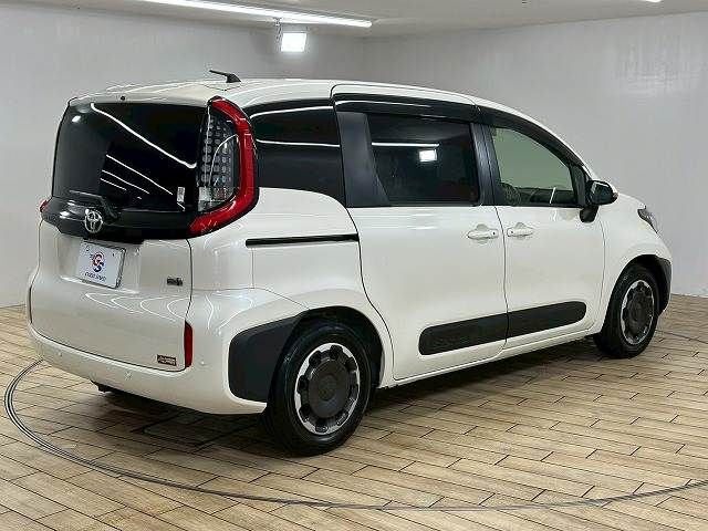 TOYOTA SIENTA HYBRID 2022