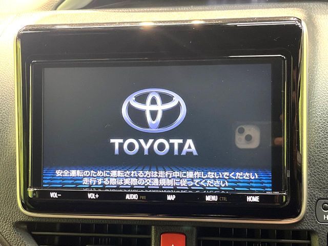 TOYOTA VOXY 2021