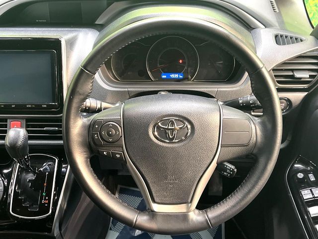 TOYOTA VOXY 2021