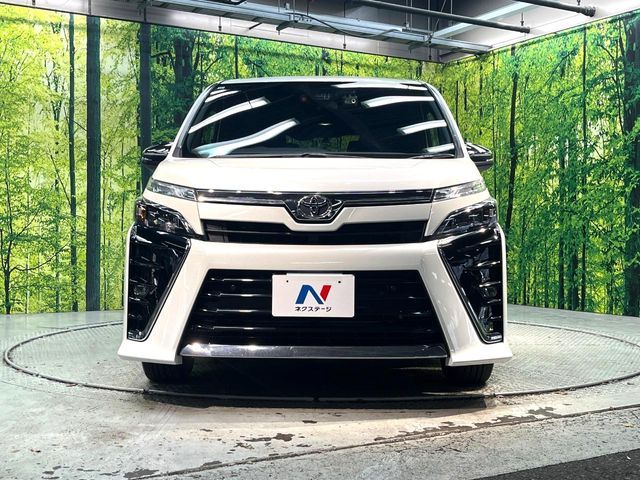 TOYOTA VOXY 2021