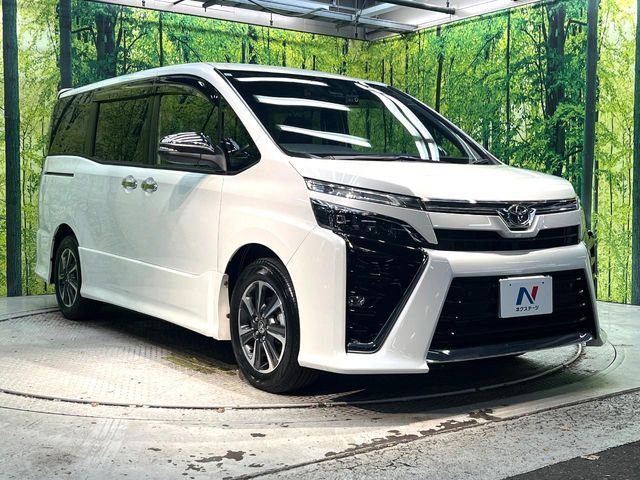 TOYOTA VOXY 2021