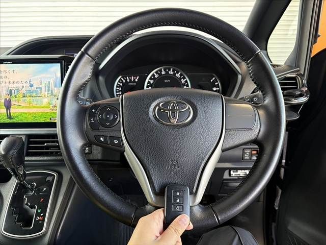 TOYOTA VOXY 2014