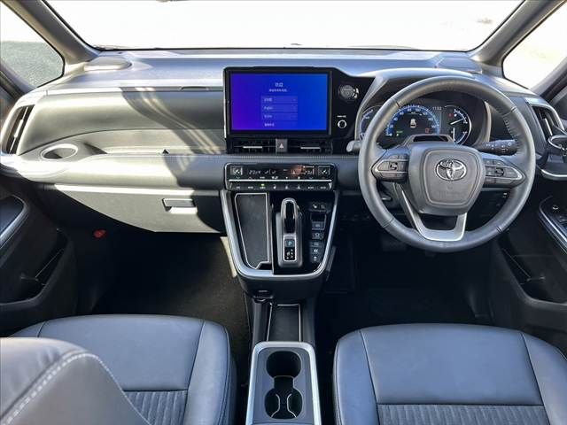 TOYOTA NOAH HYBRID 2024