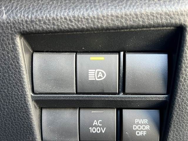 TOYOTA NOAH HYBRID 2024