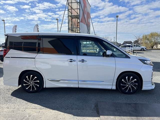 TOYOTA NOAH HYBRID 2024