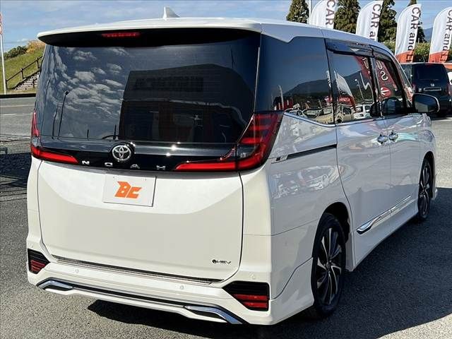 TOYOTA NOAH HYBRID 2024