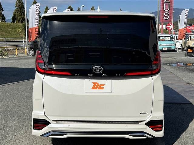 TOYOTA NOAH HYBRID 2024