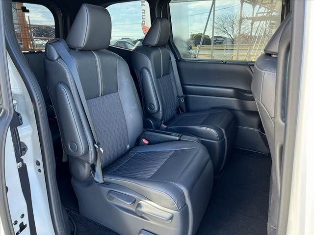 TOYOTA NOAH HYBRID 2024