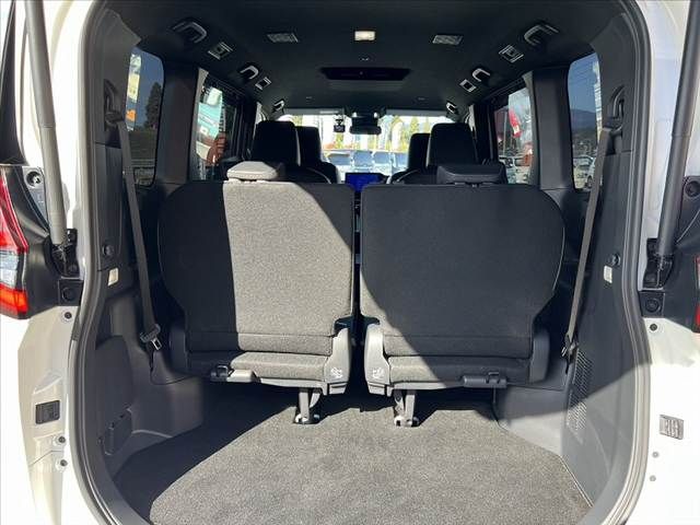 TOYOTA NOAH HYBRID 2024