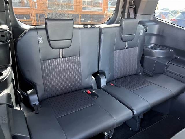 TOYOTA NOAH HYBRID 2024