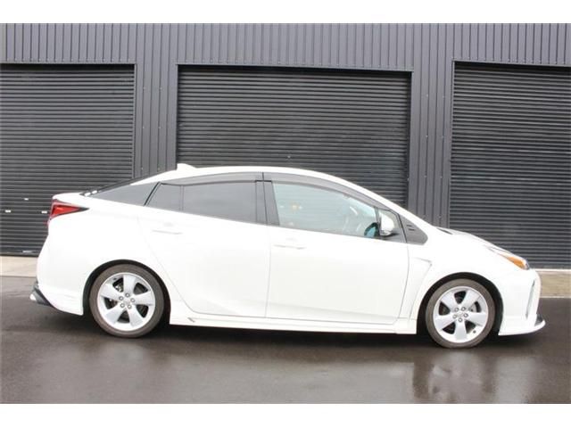 TOYOTA PRIUS 4WD 2019