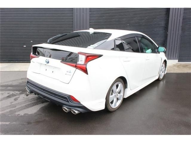 TOYOTA PRIUS 4WD 2019