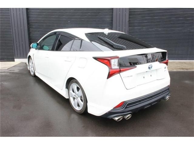 TOYOTA PRIUS 4WD 2019