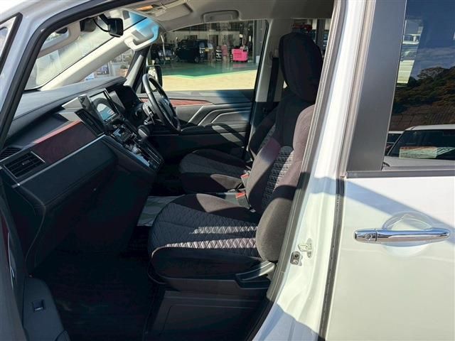 MITSUBISHI DELICA D:5 4WD 2023