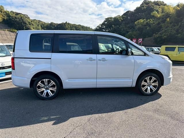 MITSUBISHI DELICA D:5 4WD 2023