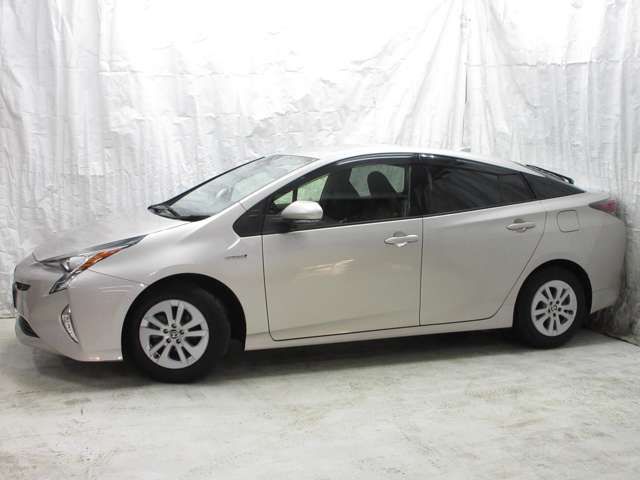 TOYOTA PRIUS 2018