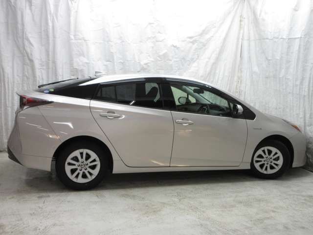 TOYOTA PRIUS 2018