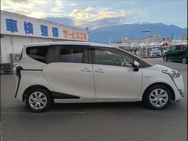 TOYOTA SIENTA HYBRID 2016